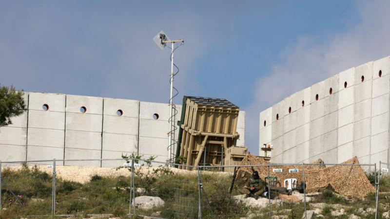 تعد "القبة الحديدية" أبرز منظومة دفاعية تمتلكها إسرائيل - غيتي