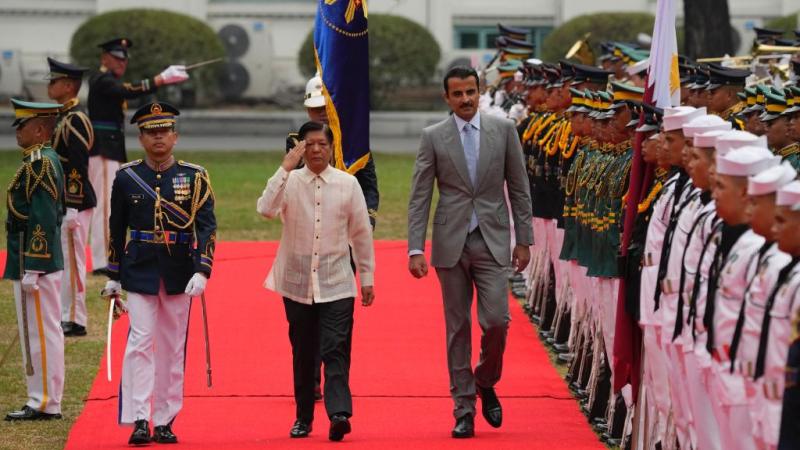 أمير دولة قطر الشيخ تميم بن حمد آل ثاني والرئيس الفلبيني فرديناند ماركوس
