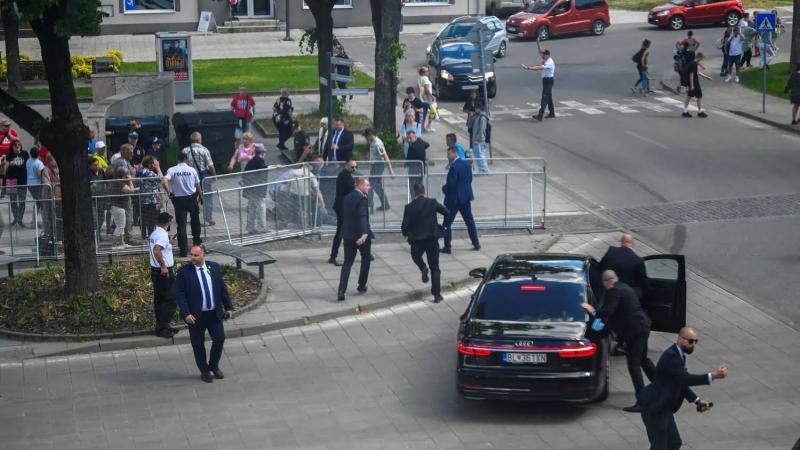 تعرّض رئيس الوزراء السلوفاكي لإطلاق نار في هجوم وصفته السلطات بأنّه "سياسي" الطابع