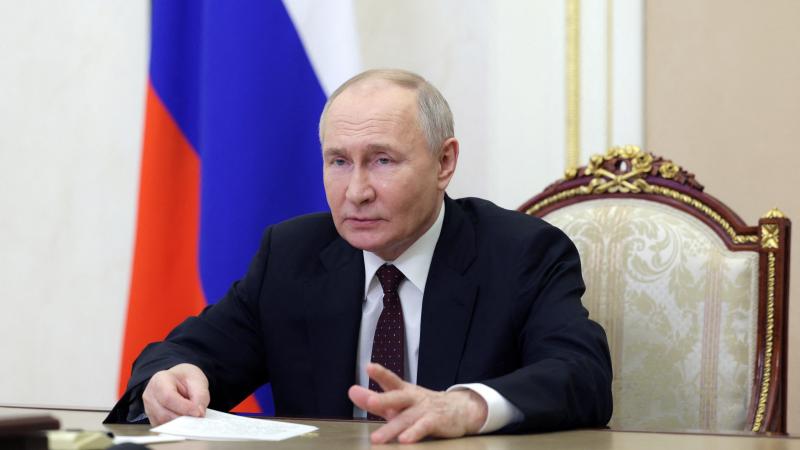 تهدف المناورات التي أمر بها الرئيس الروسي فلاديمير بوتين إلى "الإبقاء على جاهزية" الجيش- رويترز
