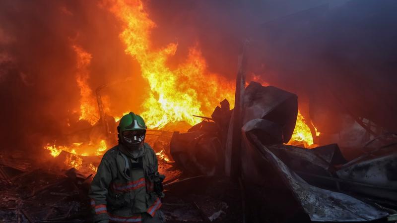 أصيب 6 أشخاص على الأقل بجروح في هجوم بطائرة مسيّرة استهدف مدينة خاركيف