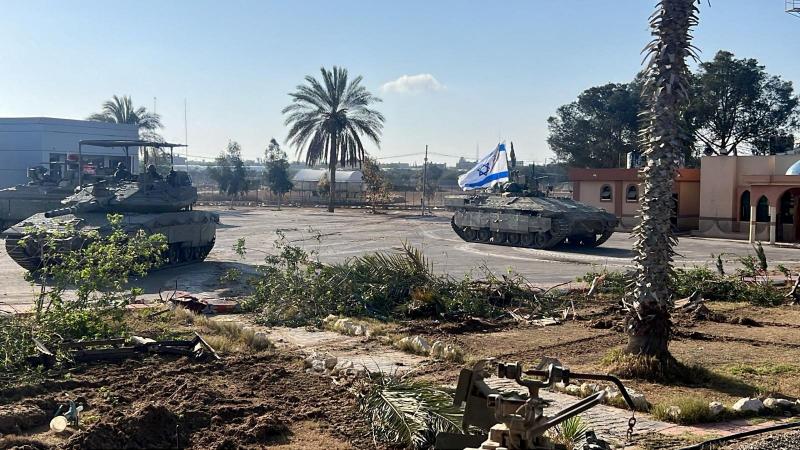 أعلن جيش الاحتلال الإسرائيلي سيطرته على الجانب الفلسطيني من معبر رفح الحدودي مع مصر