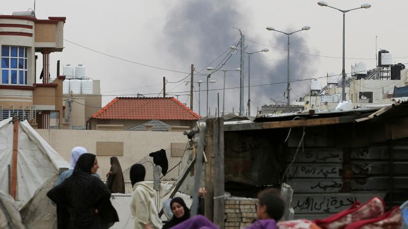 جدّد جيش الاحتلال استهدافه لخيام النازحين في المواصي غربي رفح- رويترز