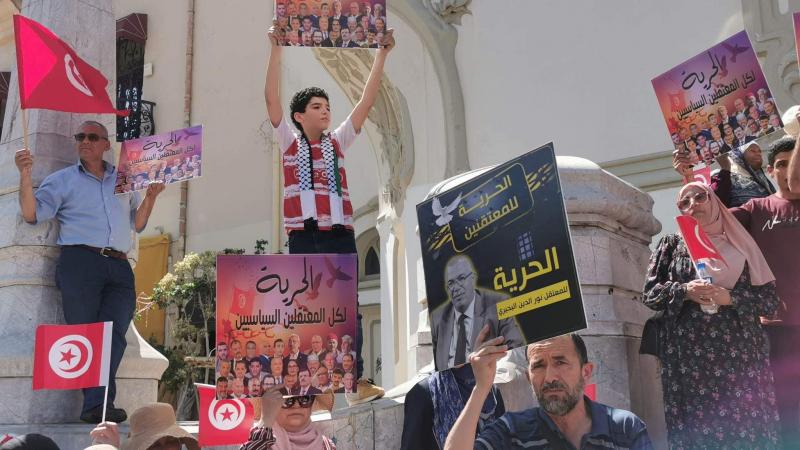 ندّدت الكثير من المنظمات الحقوقية التونسية والدولية بالملاحقات القضائية في حق المعارضين وطالبت بوقفها