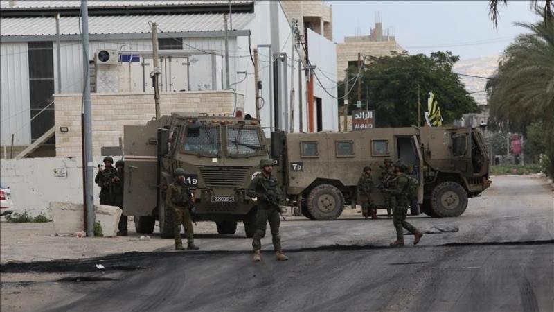 فرضت قوات الاحتلال منع التجول في مخيم طولكرم شمالي الضفة الغربية- الأناضول