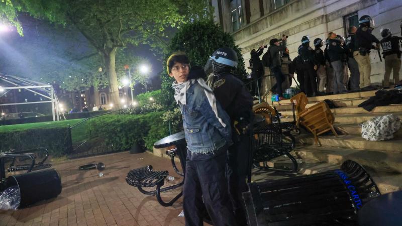 أخلت شرطة نيويورك الطلاب المتظاهرين من حرم جامعة كولومبيا- الأناضول