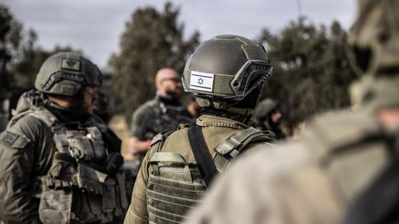 تشارك "الفرقة 98" بجيش الاحتلال في الحرب على غزة وكانت انسحبت من خانيونس قبل شهر- الأناضول