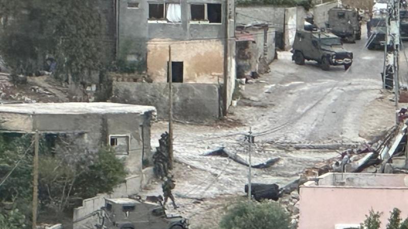 حاصر جيش الاحتلال منزلًا في دير الغصون لساعات قبل هدمه