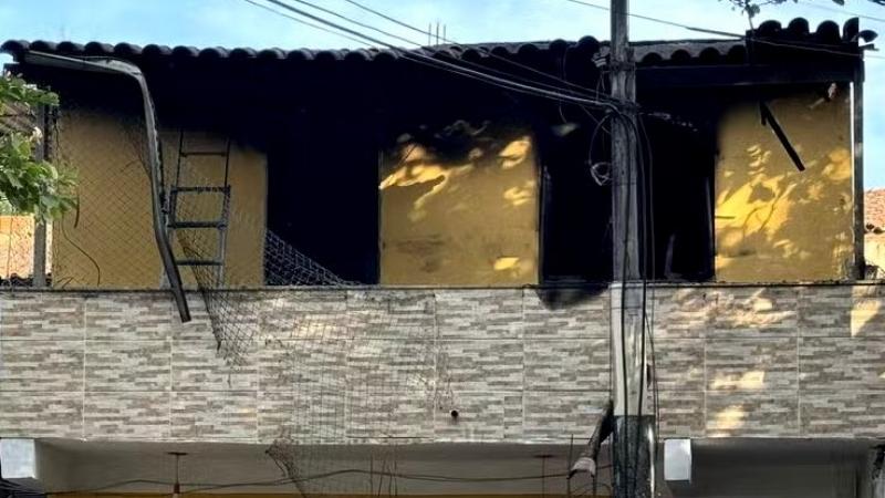 أثار الحريق في المنزل حيث قتل الفتى والديه