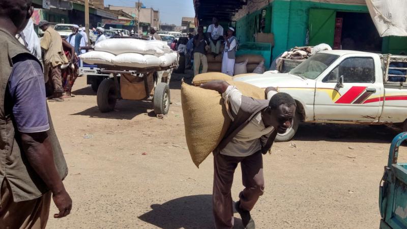 حذر برنامج الأغذية العالمي بدوره من أن الفرصة المتاحة لإنقاذ الأرواح في السودان آخذة في التقلص 