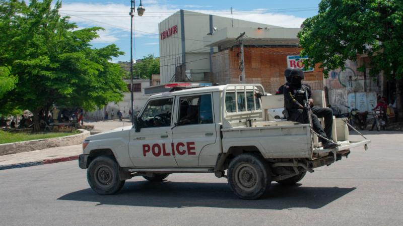تشن عصابات إجرامية تسيطر على معظم أنحاء بور أو برنس هجمات على مواقع إستراتيجية في هايتي - غيتي