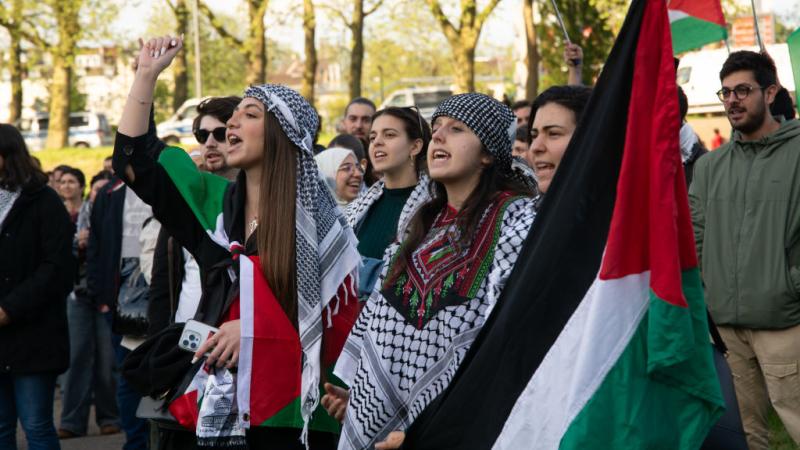 تهزّ الاحتجاجات ضد الحرب التي تشنها إسرائيل على غزة الجامعات الأميركية منذ أسابيع
