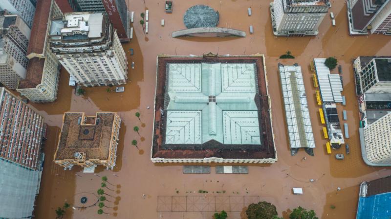 المياه تغمر شوارع ومعالم مدينة بورتو أليغري في البرازيل