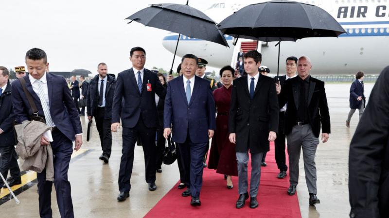  تتزامن زيارة شي إلى باريس مع ذكرى مرور 60 عامًا على إقامة العلاقات الدبلوماسية الفرنسية الصينية - غيتي