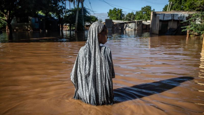 تسببت الأمطار في كينيا بمقتل العشرات جراء الفيضانات 