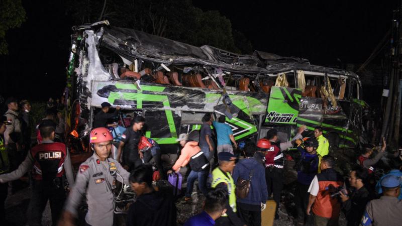 تتكرر حوادث السير في إندونيسيا في ظل تقادم العديد من العربات أو سوء صيانتها