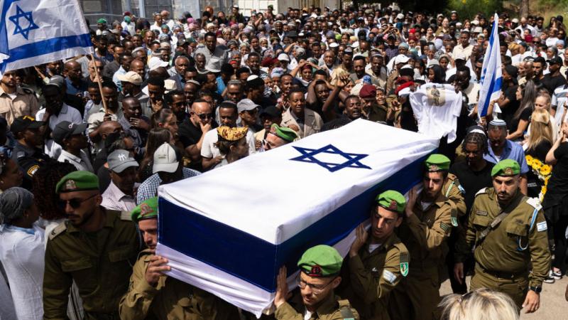 أشارت وسائل إعلام إسرائيلية إلى أن راجمة قذائف انفجرت بالقرب من جنود إسرائيليين ما أدى إلى مقتل وإصابة آخرين خلال قصفهم لجباليا - غيتي