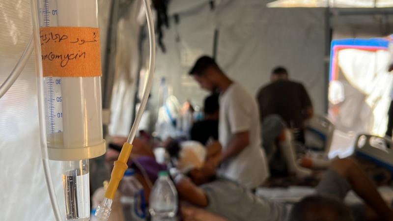 أعلنت إدارة مستشفى كمال عدوان في بيت لاهيا أن حجم توافد الجرحى فاق القدرة الاستعابية