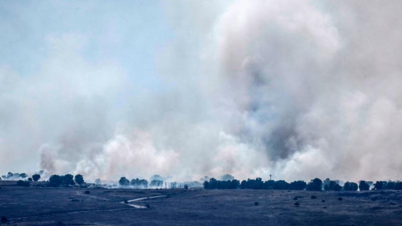 الحرائق تندلع من منطقة الجولان السوري المحتل بعد سقوط صورايخ حزب الله