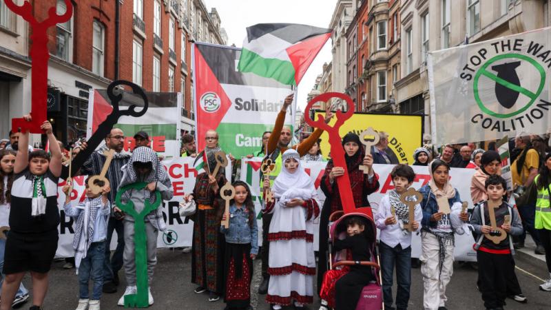 شارك مئات من سكان العاصمة البريطانية لندن في مظاهرة معارضة للحرب على غزة