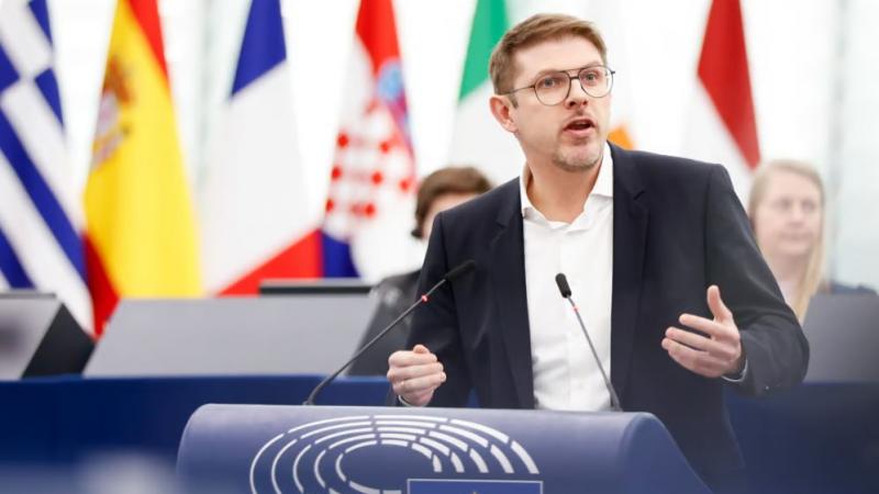 تعرّض عضو البرلمان الأوروبي عن الحزب الاشتراكي الديموقراطي في ألمانيا ماتياس إيكو لاعتداء بالضرب