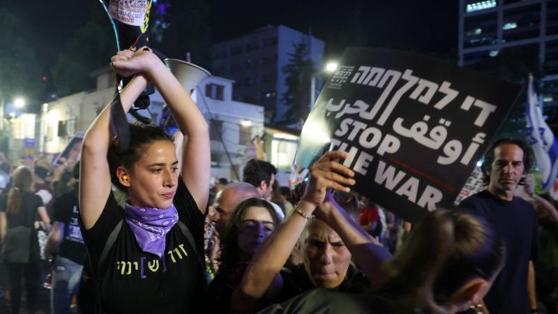 قمعت الشرطة الإسرائيلية بالقوة تظاهرة لأهالي الأسرى- رويترز
