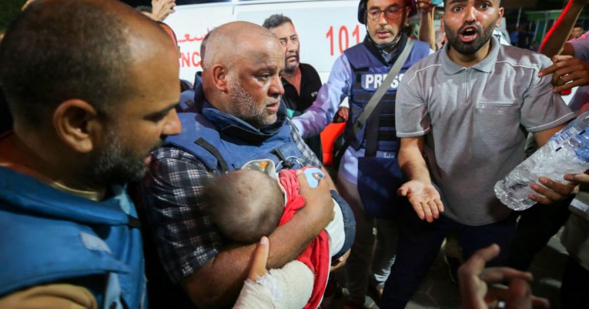 لحظات مؤثرة.. استشهاد عدد من أفراد عائلة الصحافي وائل الدحدوح في غزة | التلفزيون العربي